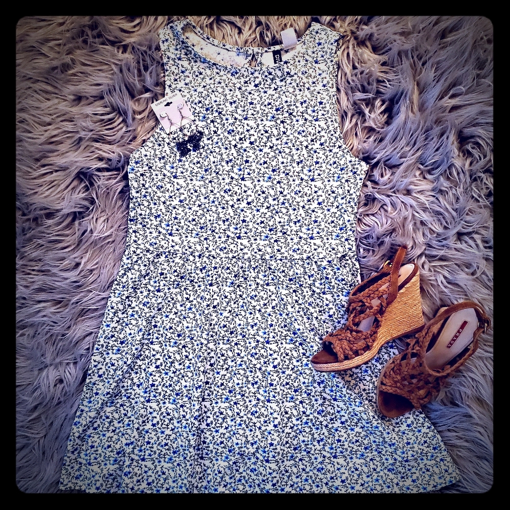 👍4 for $20👍 H&M- Divided- Dress, Small